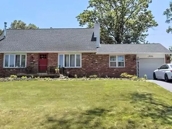 366 Penncrest Dr, Langhorne, PA 19047