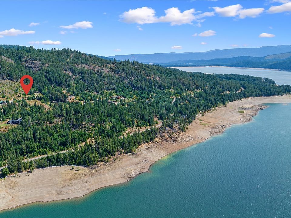 Perched at the top of Bell Creek, this is a premier 4.5 acre Lake Cle Elum view lot.>