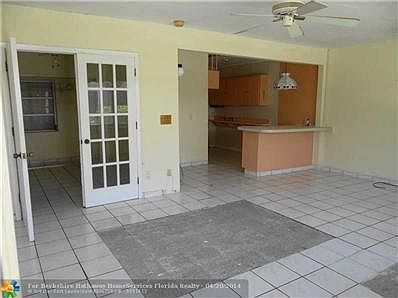 3rd image of 820 N Ocean Blvd APT 11