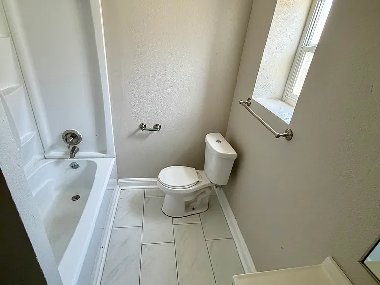 711 S 38th St #B — Photo 14