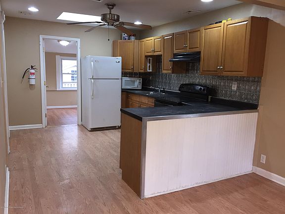 3rd image of 2324 Adams Ave