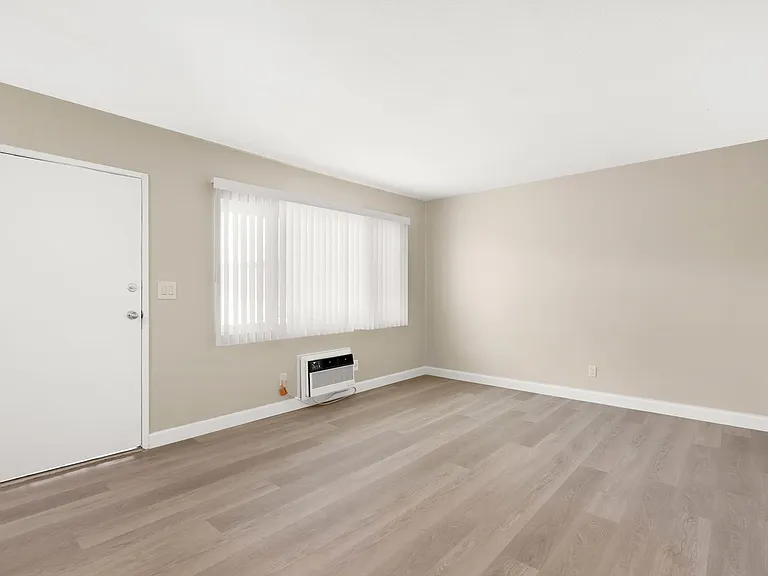 Linden Court Apartments — Photo 83