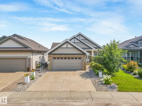 876 Hodgins Rd NW, Edmonton, AB T6M 0K8