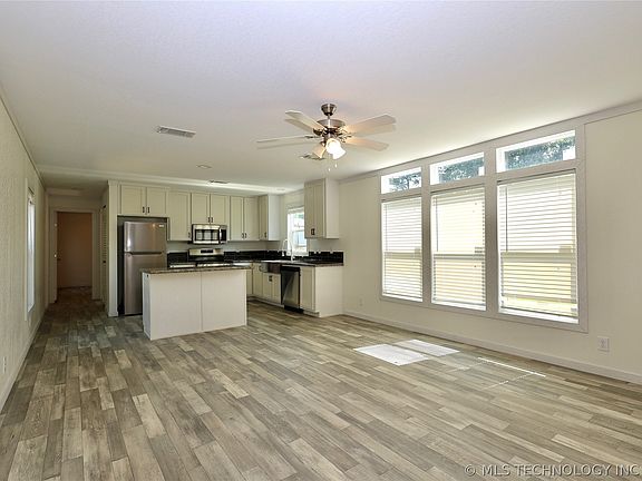 3rd image of 706 Labrea Dr