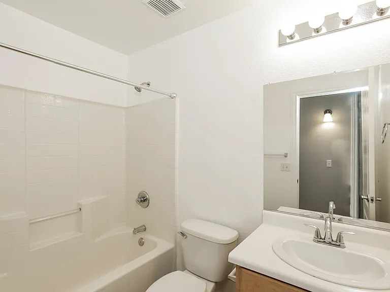 1079 E Yuma Ave — Photo 15