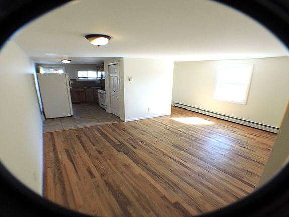 4th image of 1072 Hancock Ave