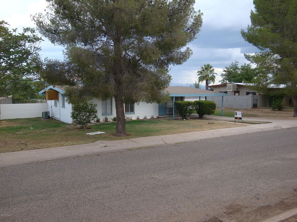 1st image of 220 Nichols Ave