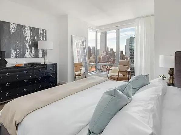 225 East 39th Street image 1 of 36