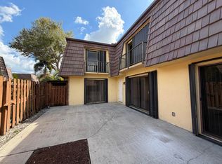 731 Springdale Cir, Palm Springs, FL 33461