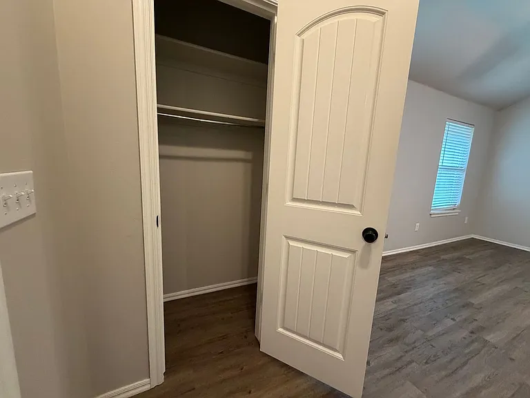 404 Chalk Hill Ct — Photo 5
