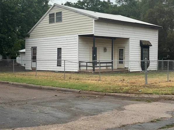 224 S 3rd St, Fairview, OK 73737