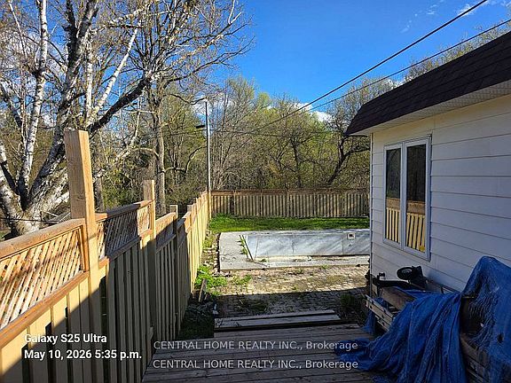 3rd image of 206 Parkview Cres