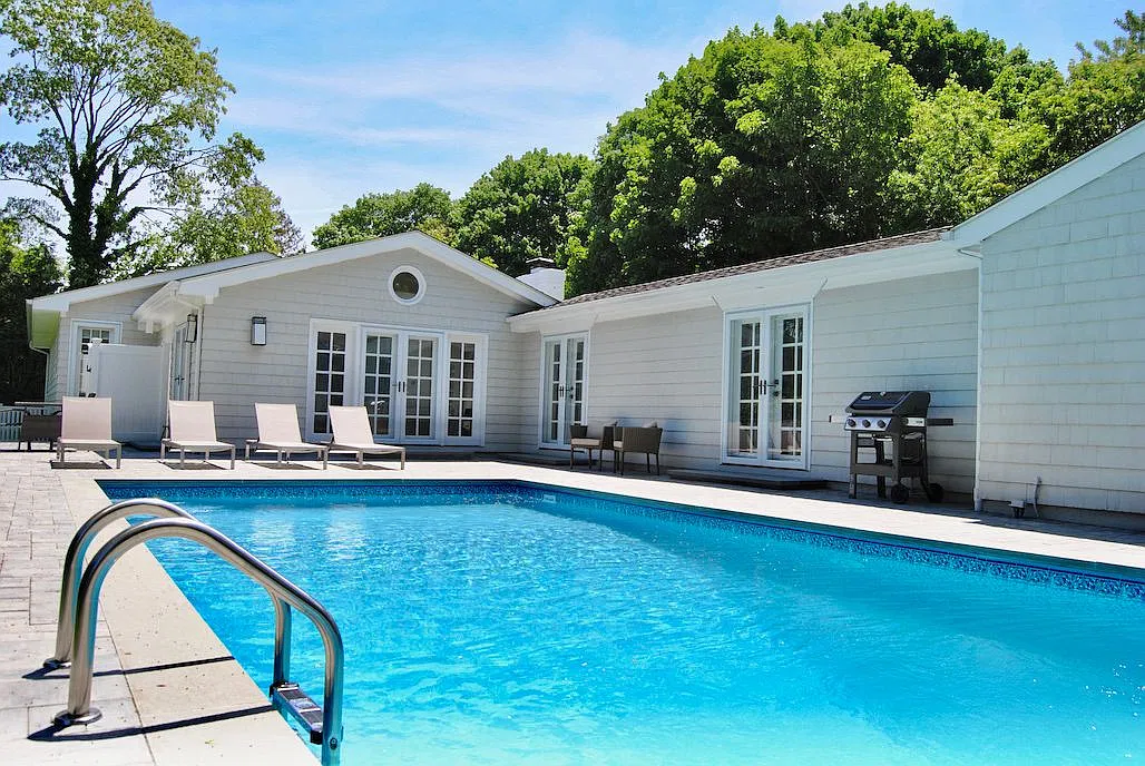 Southampton Village Summer Retreat — Photo 3
