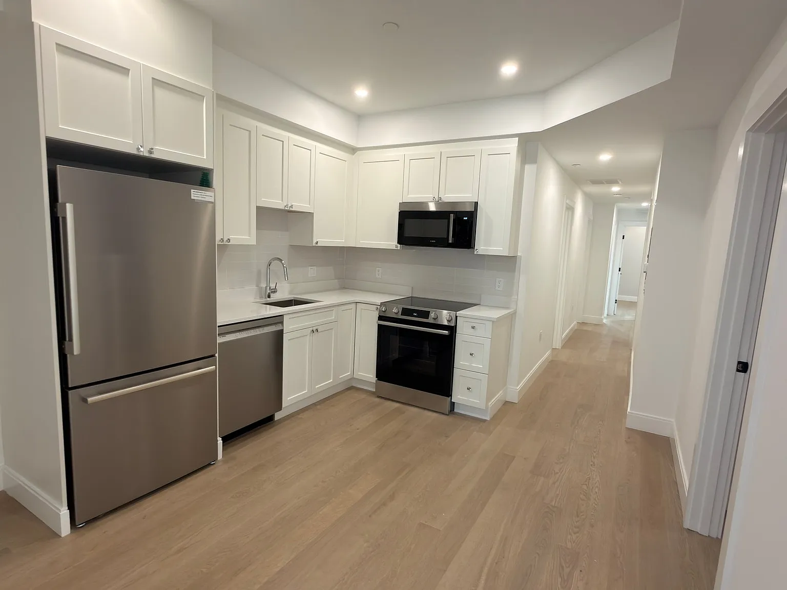 5 bed, 2.0 bath, 1400 sqft, $6,245 — Photo 1