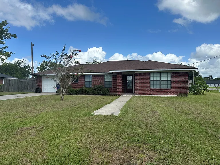 209 Cherry St — Photo 1