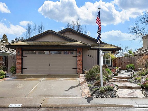 2nd image of 960 Vintage Oak Ave