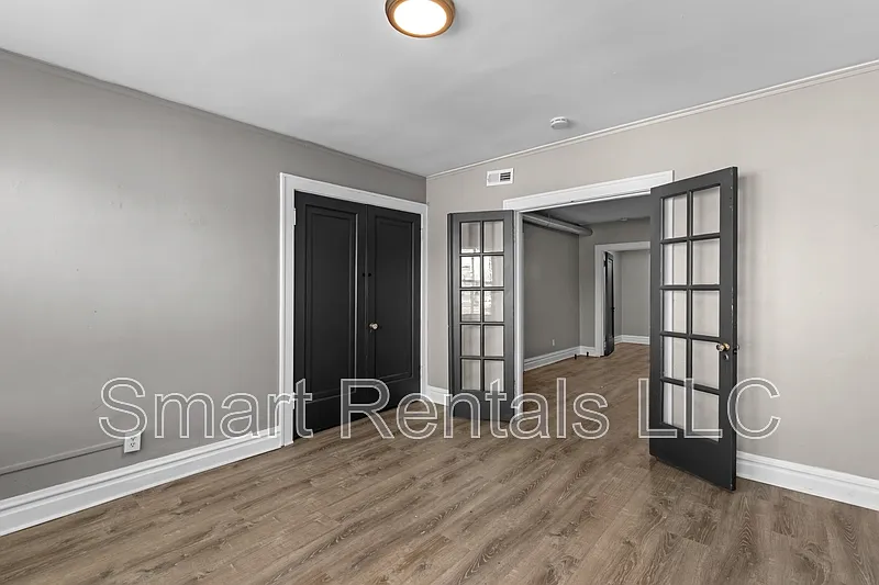 1 bed, 1.0 bath, 700 sqft, $849 — Photo 2