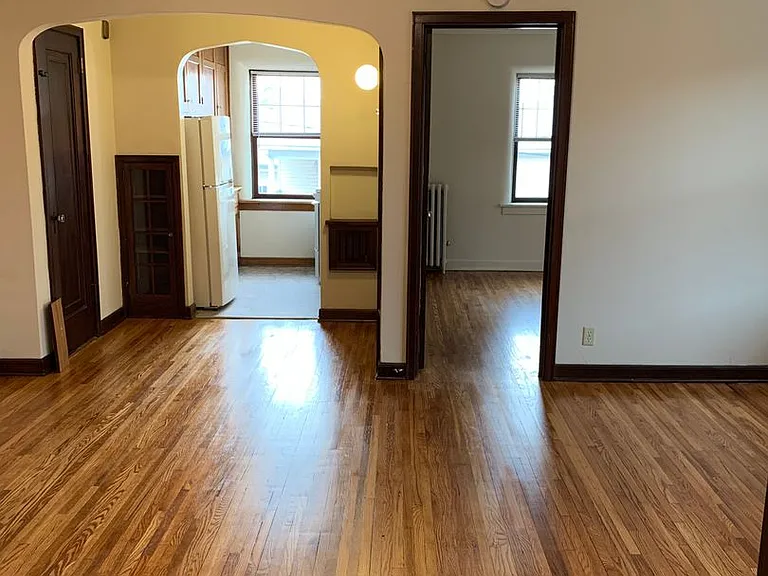 Charming Brick Historic Apartment in the Heart of Vibrant Hamline-Midway — Photo 34