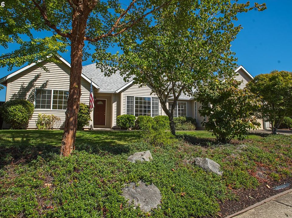 1st image of 629 NE Estate Dr