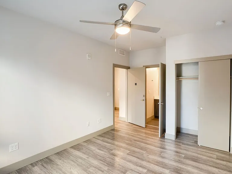 4923 King St — Photo 18
