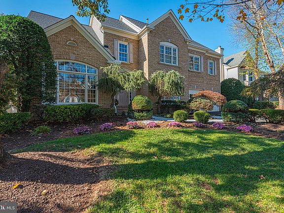 3rd image of 9806 Clagett Farm Dr
