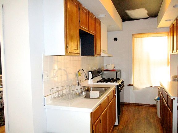 5th image of 2310 W Granville Ave APT 2S