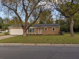 1418 SW Glendale Dr, Topeka, KS 66604