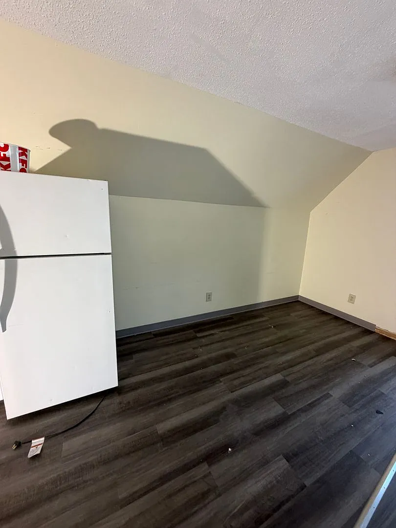 2bed 9/1 $2475 — Photo 4
