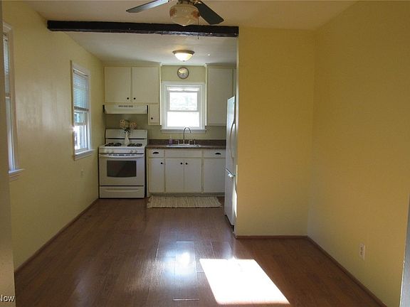 3rd image of 610 Sherman St