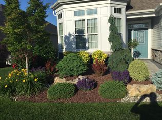 10 E Dartford Dr, Farmingdale, NJ 07727