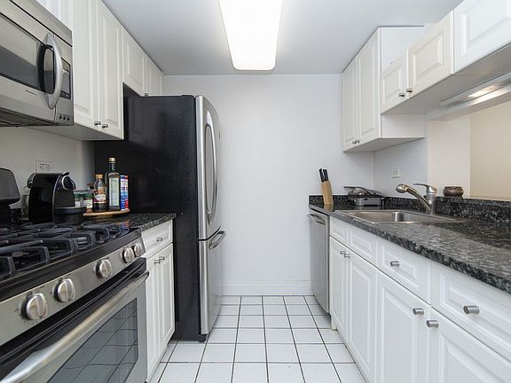 3rd image of 350 E 82nd St APT 6W
