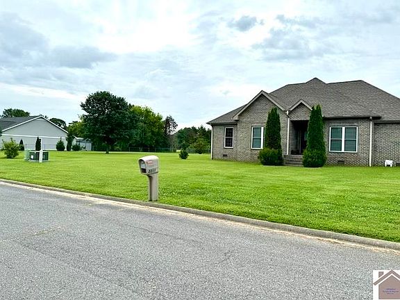 3rd image of 2211 Traci Dr