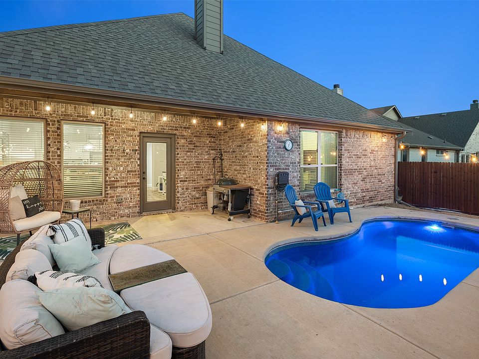 1st image of 421 Monarch Way