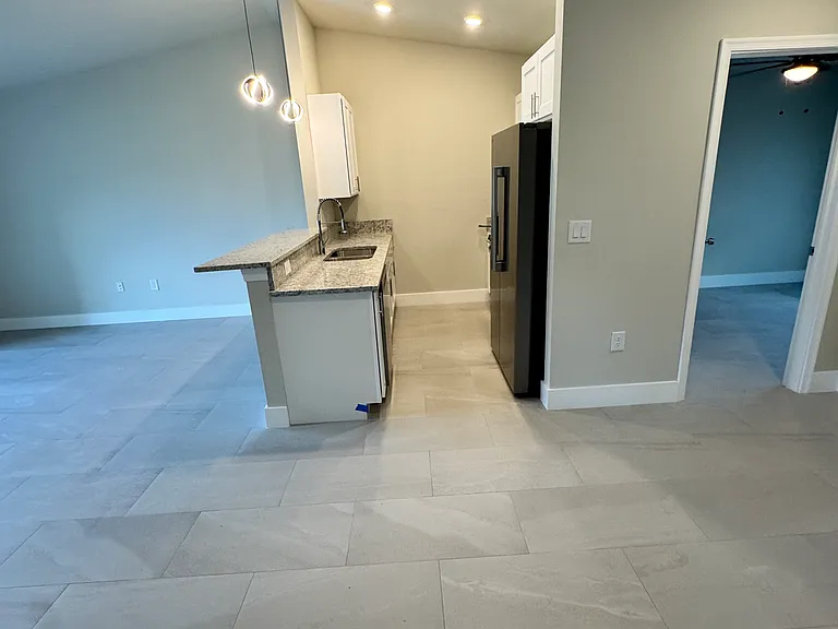 738 Gilbert Ave S — Photo 18