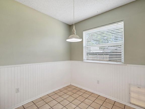 4th image of 4011 Lynbrook Ln
