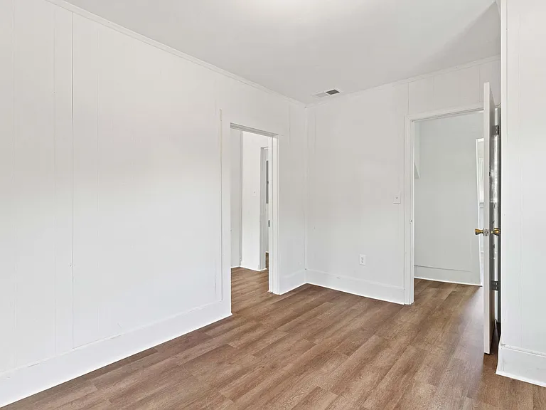 516 N Center St — Photo 12