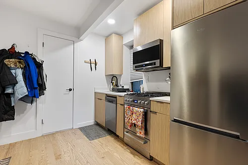 104 8th Ave #3R Photo 1