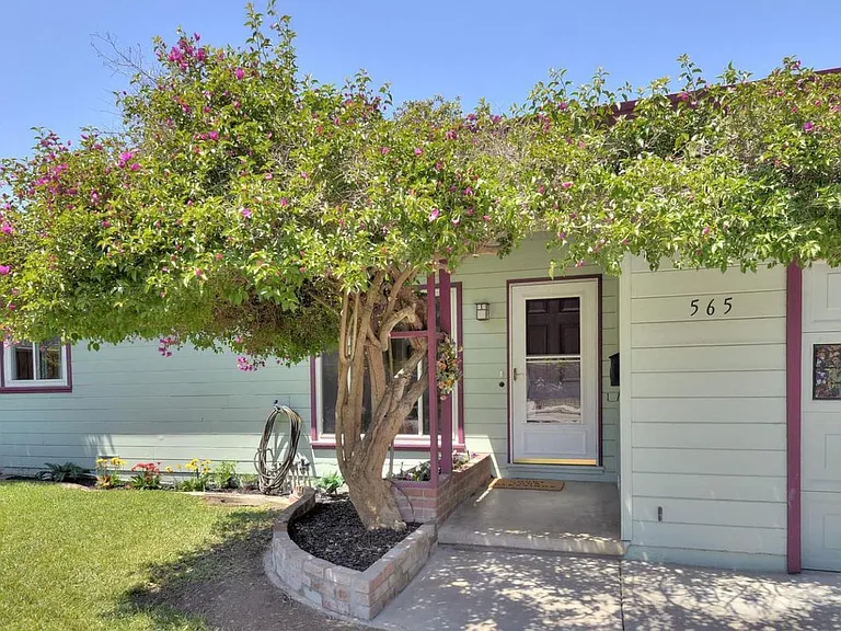 565 Manzanita Ave — Photo 2