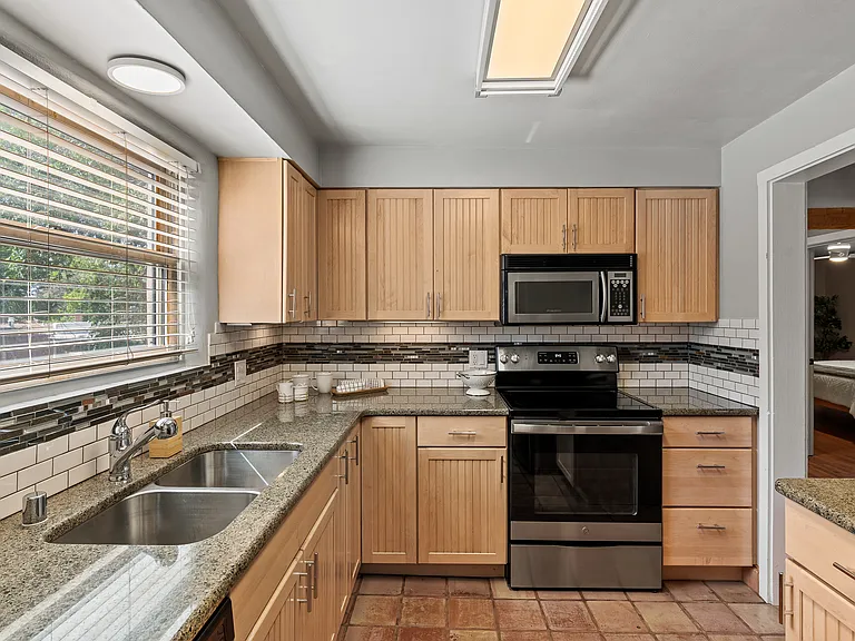 605 Griffin St #A — Photo 8
