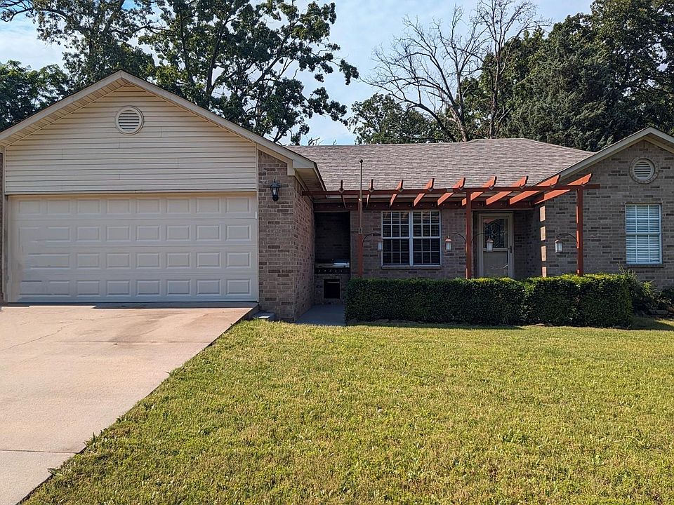 1st image of 9 Shamsie Dr