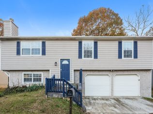 5549 Emerald Gln, Stone Mountain, GA 30088