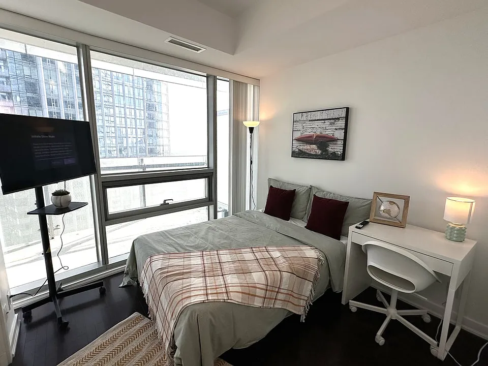 14 York St #3903A