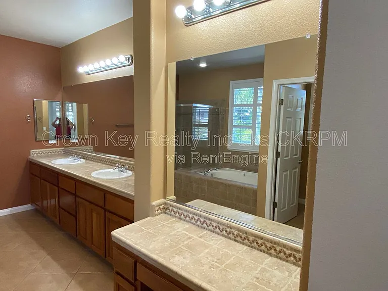 1030 Eastlake Cir — Photo 32