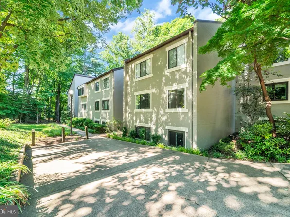 11743 Ledura Ct APT 104, Reston, VA 20191