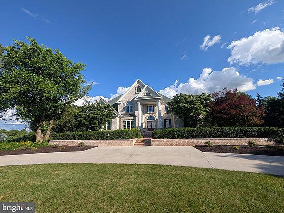 4th image of 13 Southwatch Ln