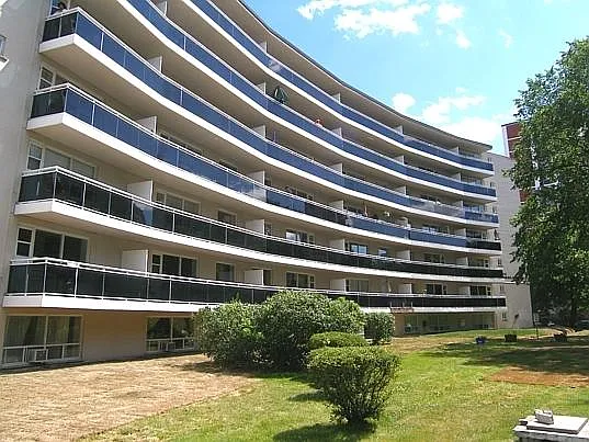 7 Elizabeth Street North — Photo 3