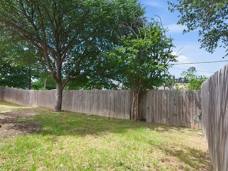 6413 Melinda Ct — Photo 25