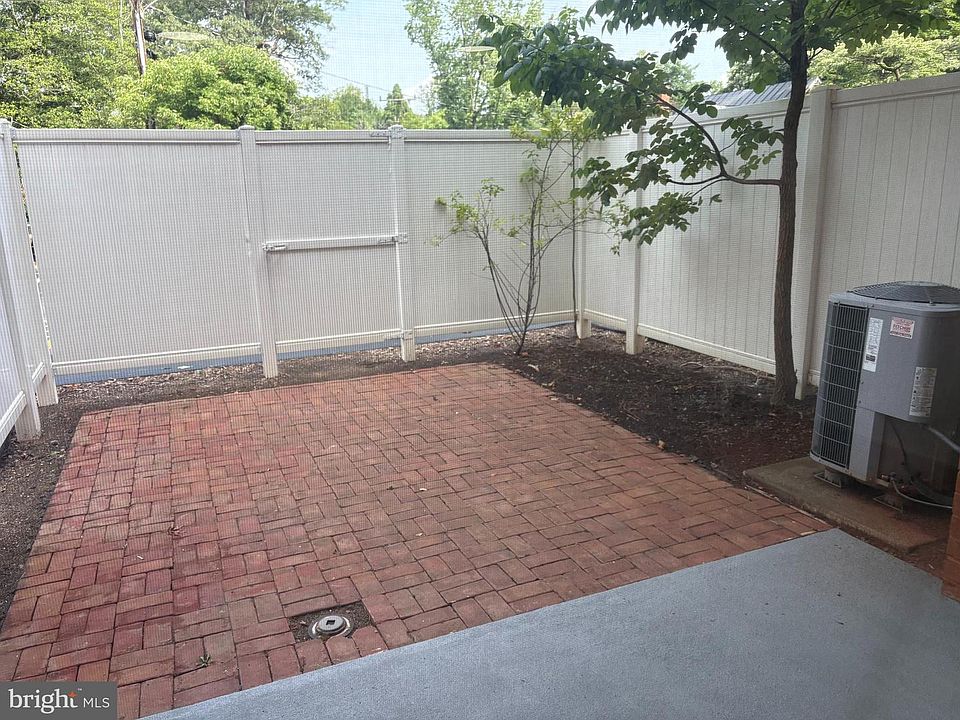 1st image of 1800 Jefferson Park Ave APT 129