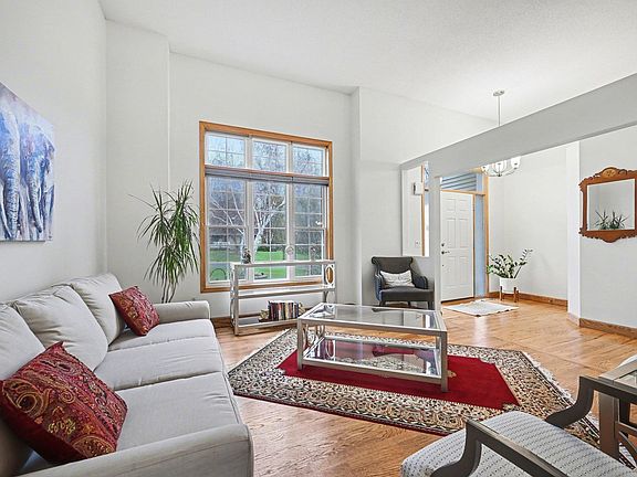 4th image of 3961 Stonebridge Dr N