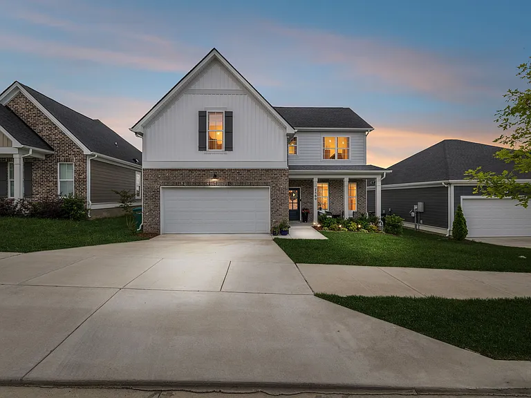 7560 Maggie Dr — Photo 1
